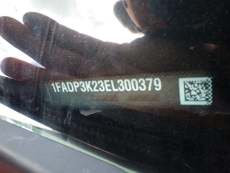 2014-ford-focus-sedan-image-15