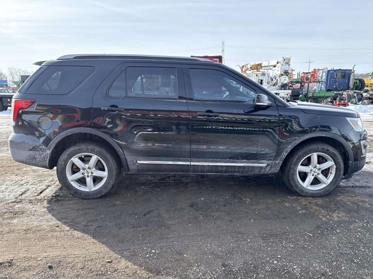 2016-ford-explorer-xlt-image-6