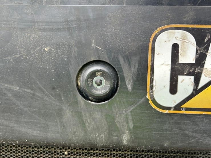 2020-caterpillar-279d3-image-16