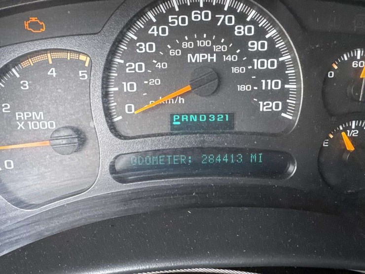 2005-gmc-sierra-2500-image-18