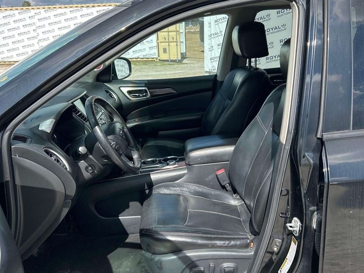 2013-nissan-pathfinder-image-13