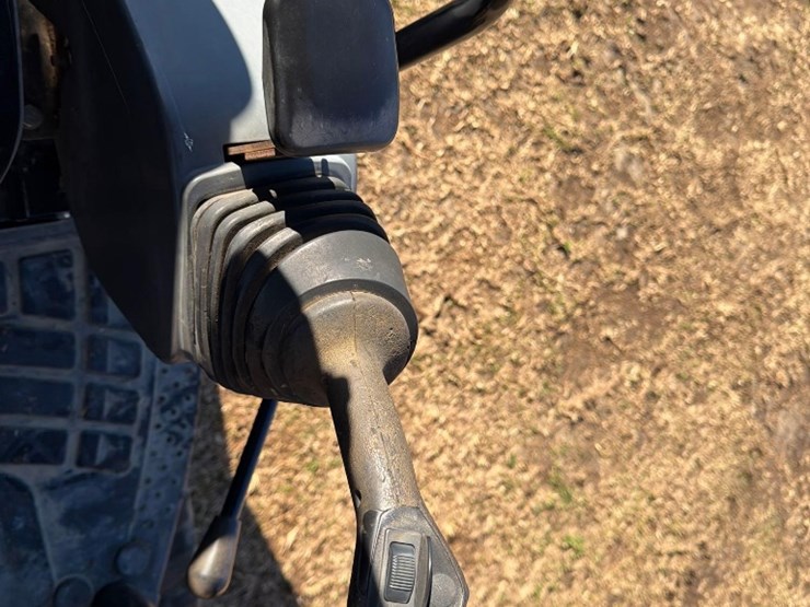 caterpillar-303.5-image-16