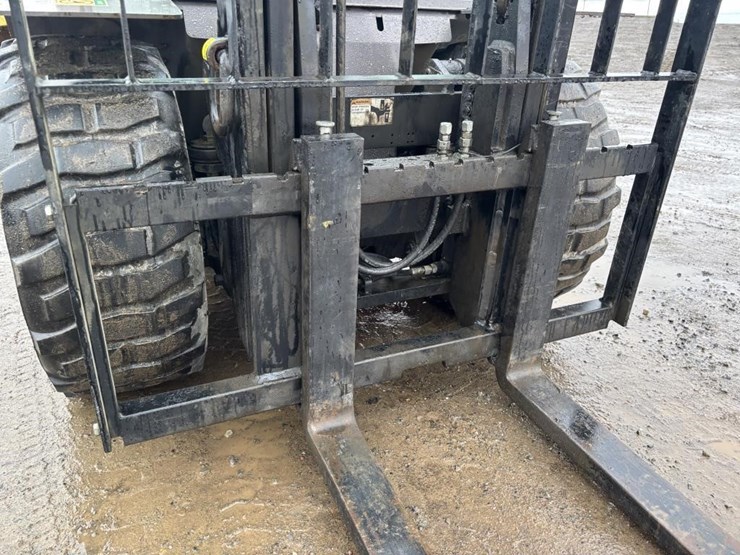 2016-manitou-ms130t-enc-cab-forklift-image-11