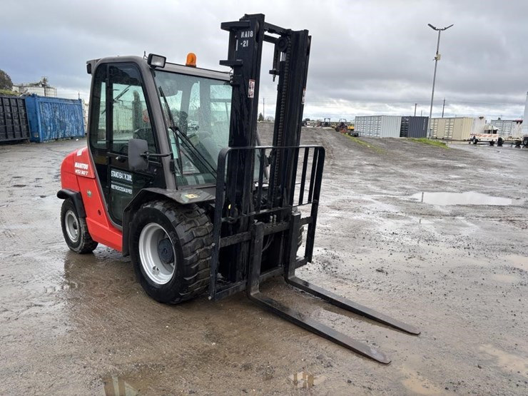 2016-manitou-ms130t-enc-cab-forklift-image-2