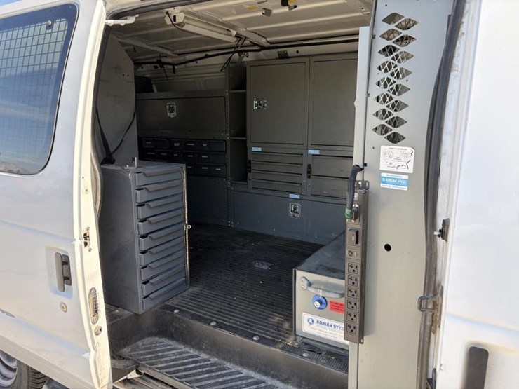 2013-ford-e350-image-10