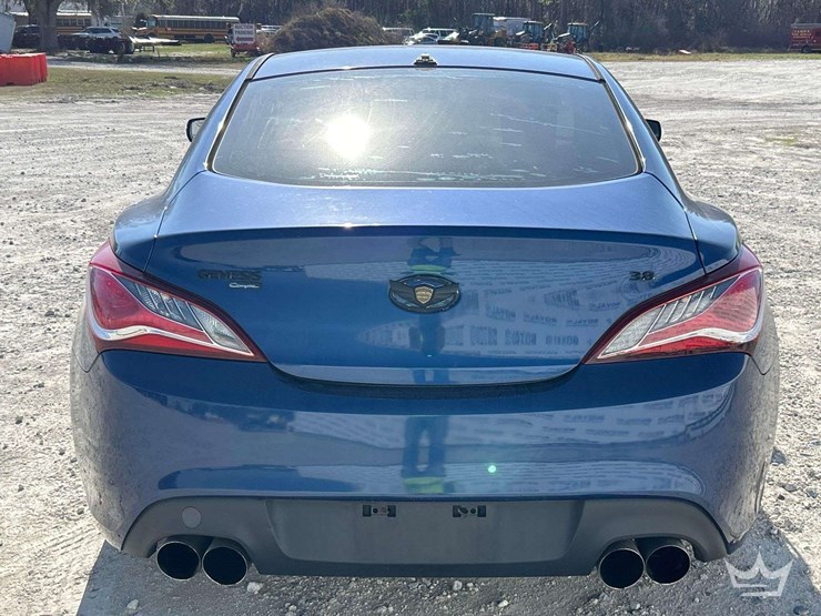 2015-hyundai-genesis-3.8-coupe-image-27