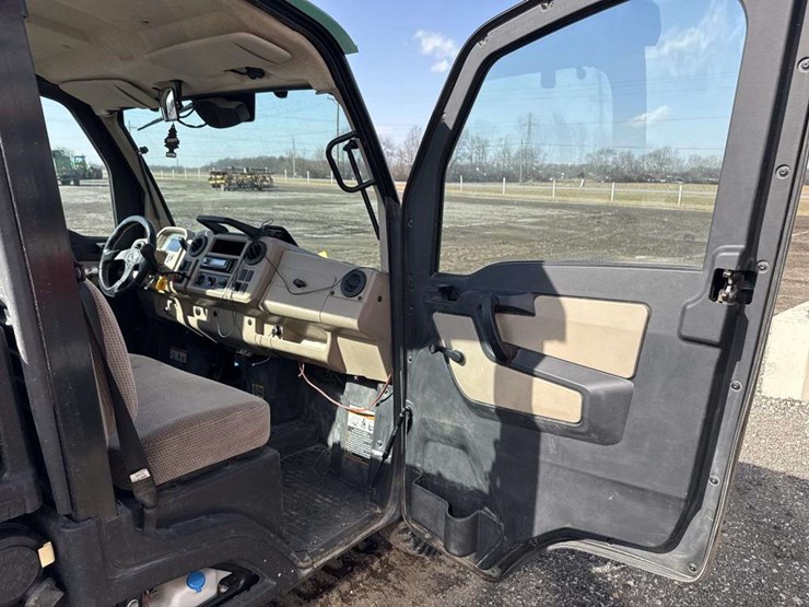 john-deere-gator-image-15