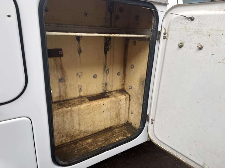 2003-gmc-k2500-image-20