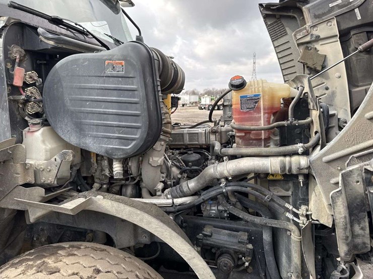 2016-caterpillar-ct660-image-34