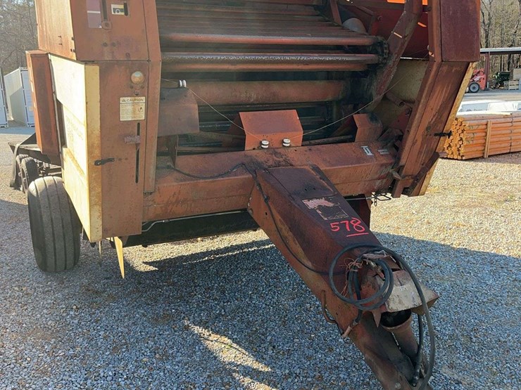 new-holland-855-image-2