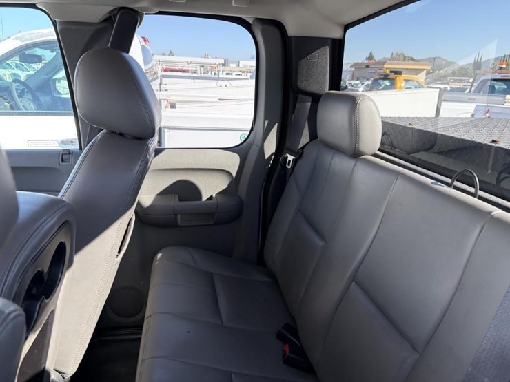 2013-chevrolet-2500-image-14