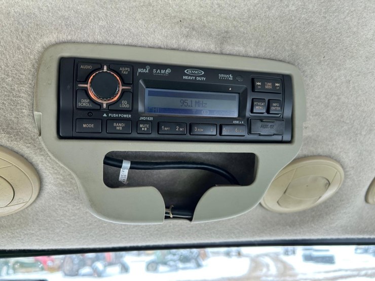 john-deere-4720-image-31