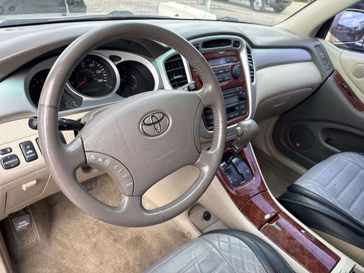 2005-toyota-highlander-image-18