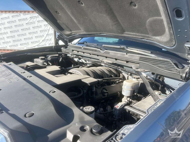 2015-gmc-1500-sierra-crew-cab-pickup-truck-image-7