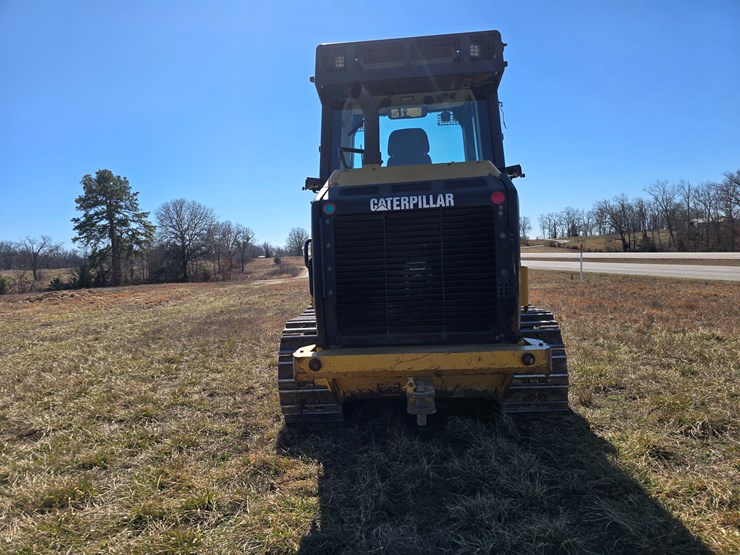 2015-caterpillar-953d-image-16