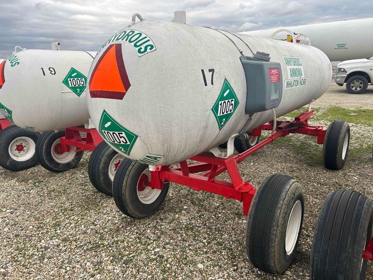 1000-gal.-nh3-tank-on-gear-#17-sells-offsite-image-7