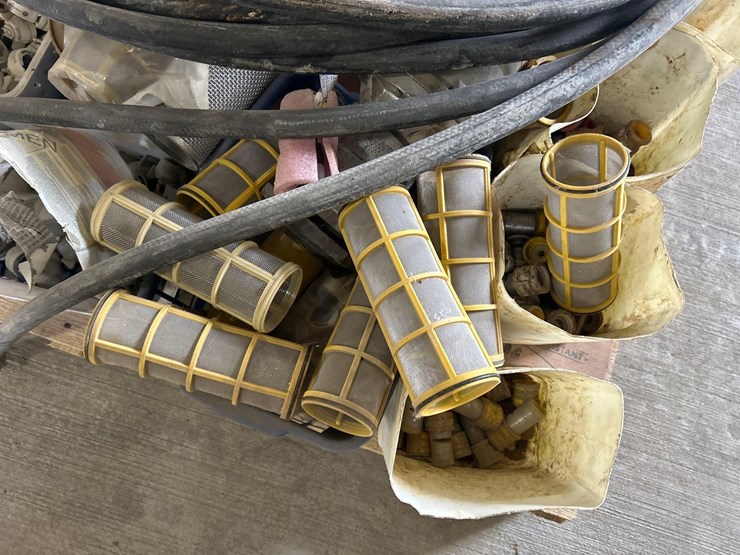 pallet-of-misc.-sprayer-tips,-screens,-etc.-image-9