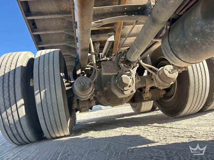 2014-freightliner-114sd-image-21