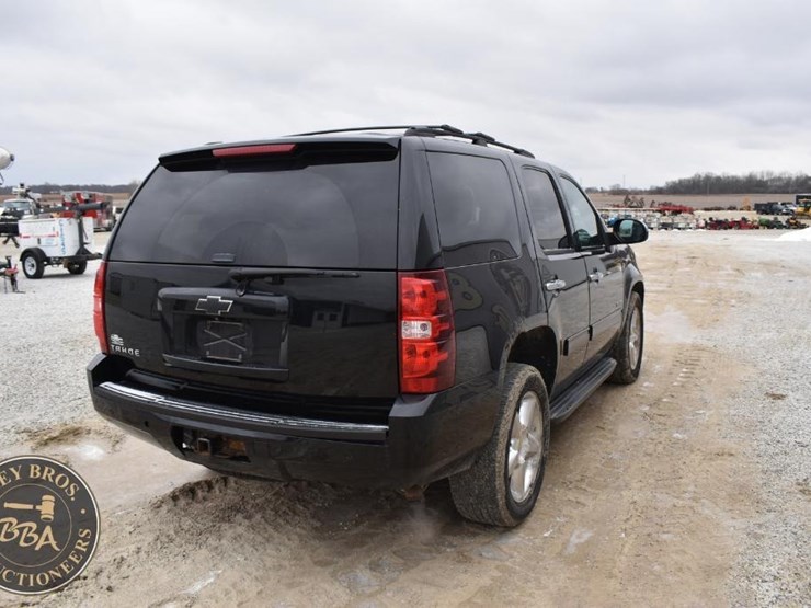 2013-chevrolet-tahoe-ls-image-8