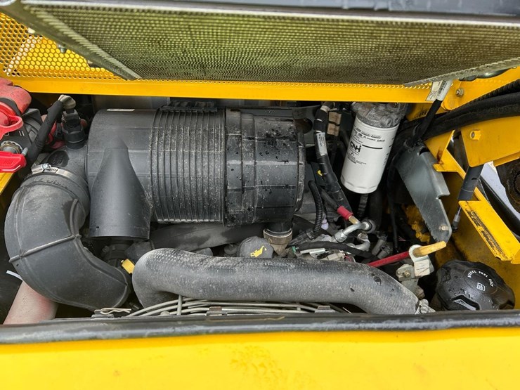 2021-new-holland-c345-image-15