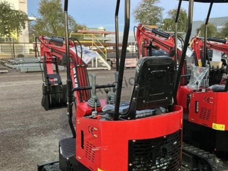 2025-miva-va13-mini-excavator-image-3