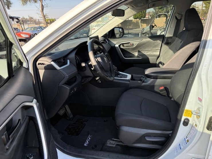 2019-toyota-rav4-image-13