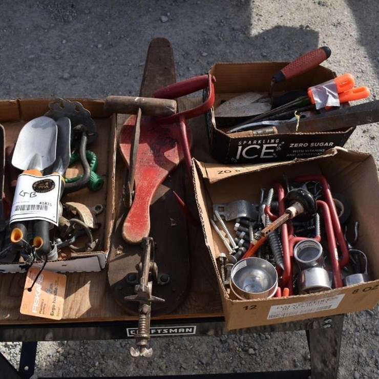 LOT OF ASSORTED GARDEN TOOLS AND HARDWARE 41815