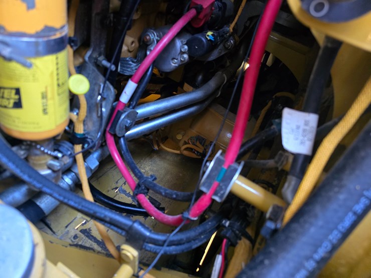 2015-caterpillar-953d-image-96