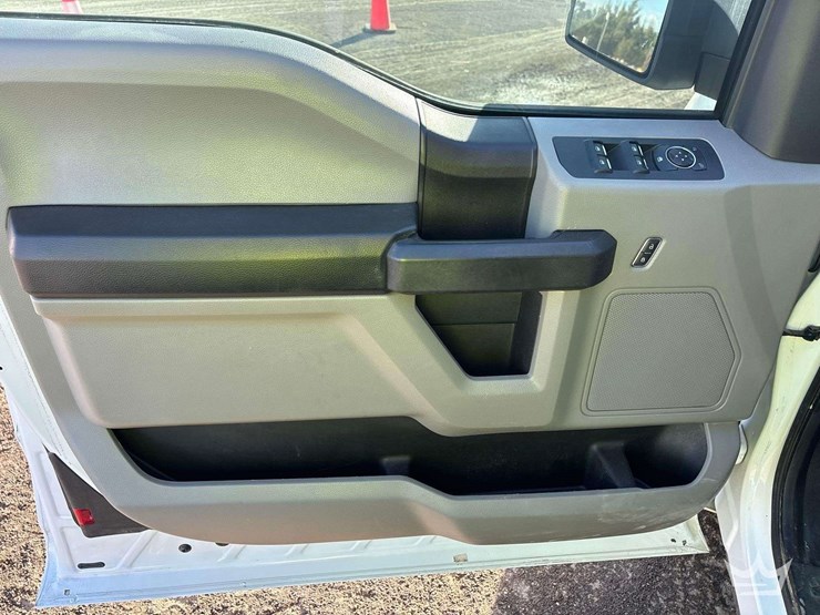 2016-ford-f-150-ext.-cab-pickup-truck-image-17