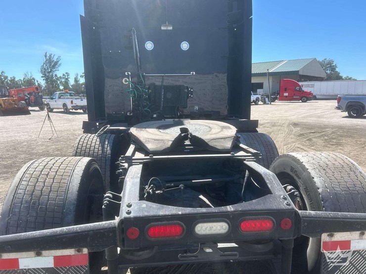 2020-peterbilt-579-image-5