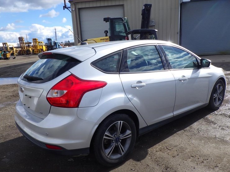 2014-ford-focus-sedan-image-3