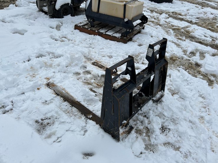 36”-skid-steer-pallet-forks-image-3