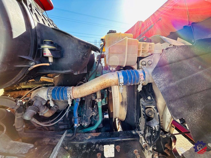 2011-volvo-truck-vhd-tri-axle-dump-truck-image-58