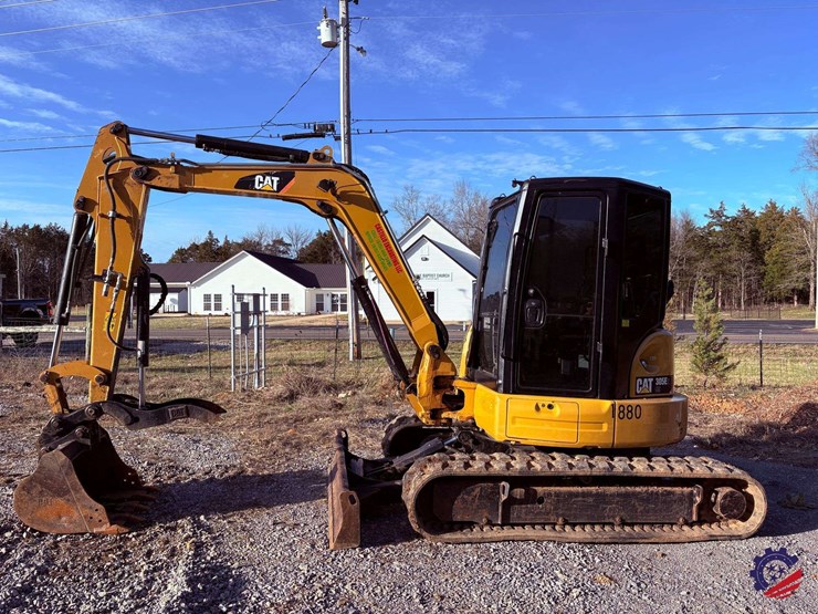 2016-cat-305e2-mini-excavator-image-2