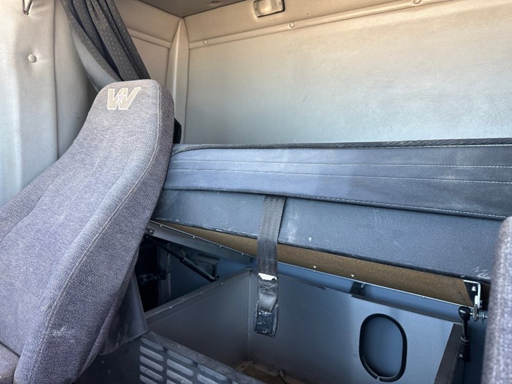 2015-western-star-4900-image-11