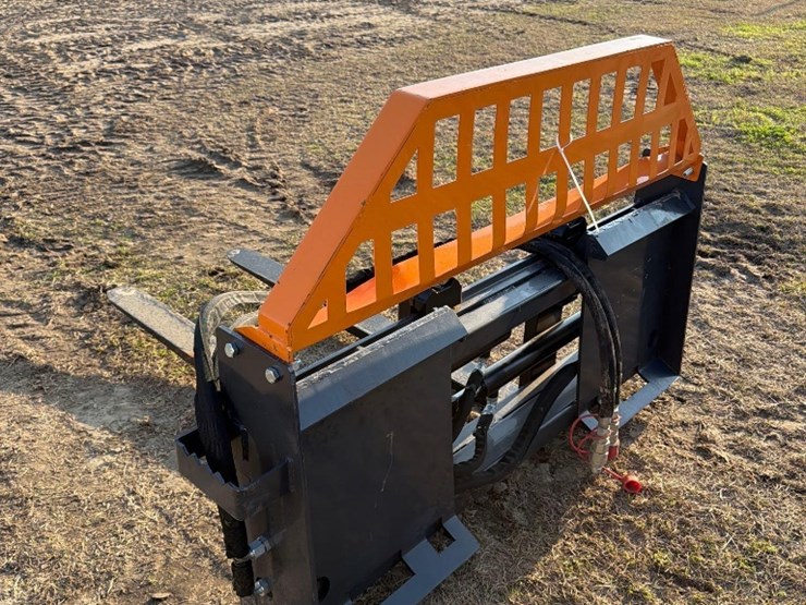 48"-hydraulic-forks-skid-steer-attachment-image-2