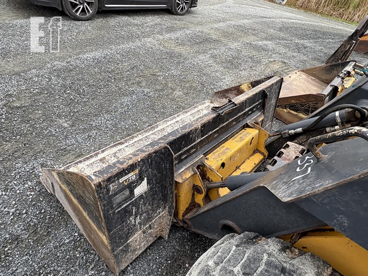 2015-deere-326e-image-2