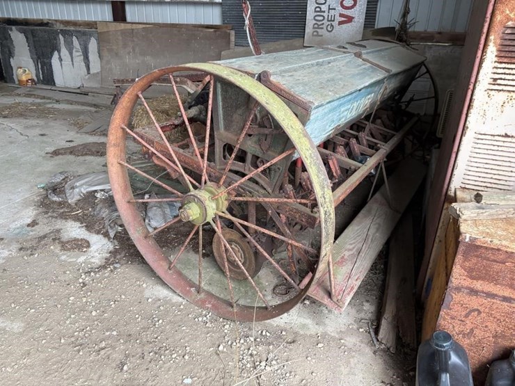 oliver-surperior-grain-drill---off-site-image-2