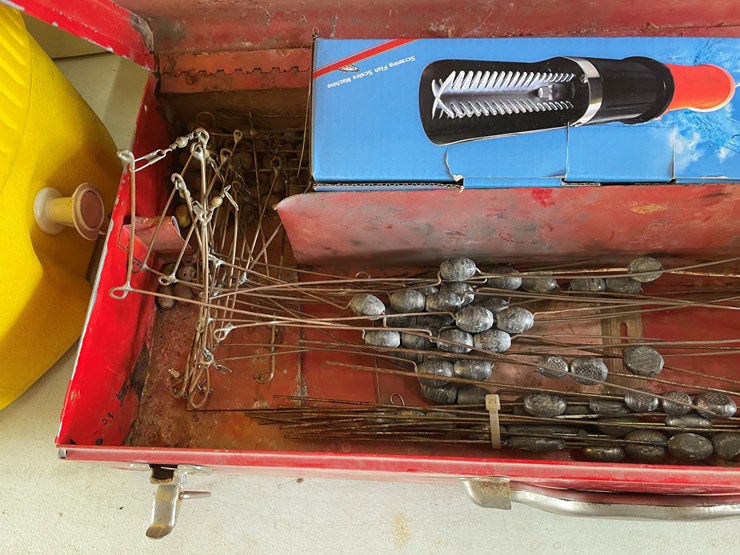 #7638-•-metal-toolbox-with-fishing-supplies-image-6