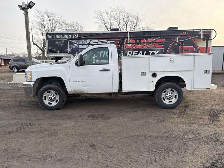 2013-chevrolet-2500-image-2