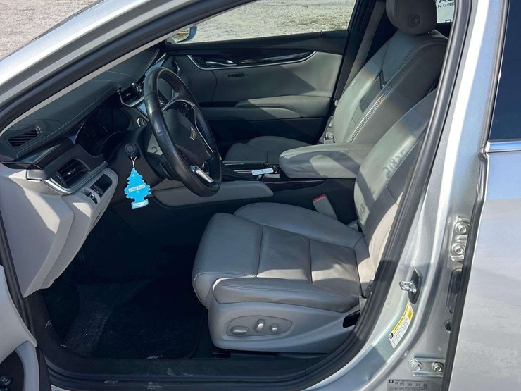 2016-cadillac-xts-sedan-image-12