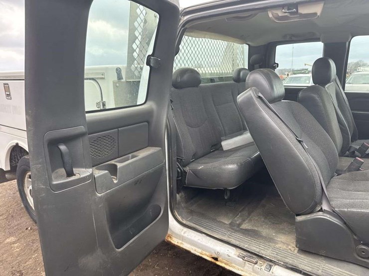 2005-gmc-sierra-2500-image-24