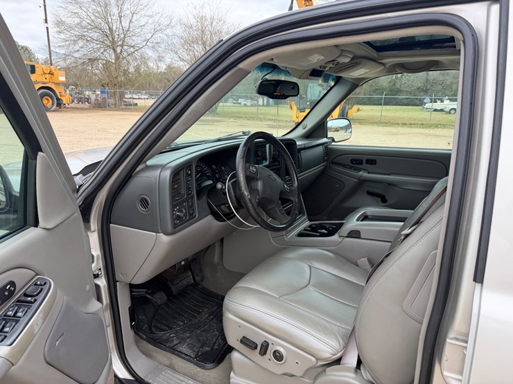 #447-•-2005-chevrolet-alvalanche-|-reconstructed-title-image-9