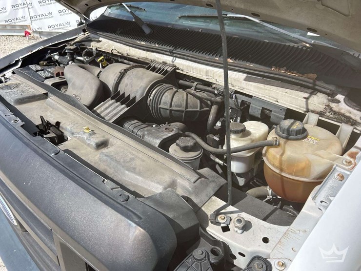 2011-ford-e350-image-7