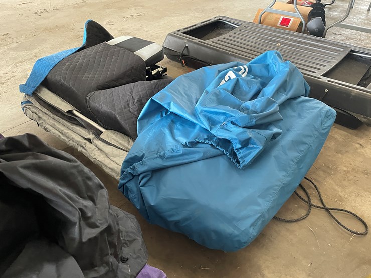 #7636-•-nanook-thermal-ice-fishing-shack-image-6