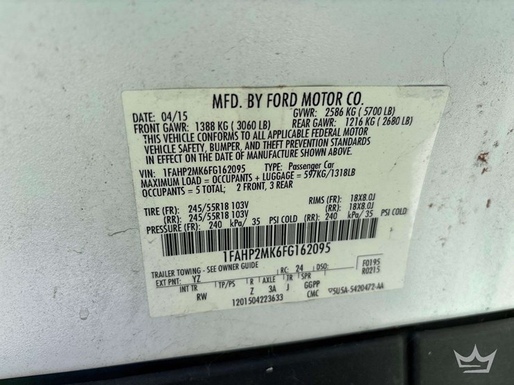 2015-ford-taurus-awd-sedan-image-5