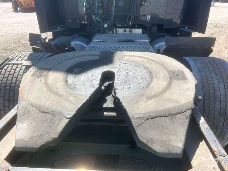 2020-peterbilt-579-image-7