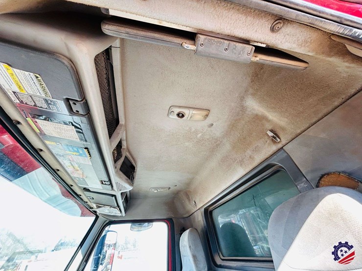 2011-volvo-truck-vhd-tri-axle-dump-truck-image-75