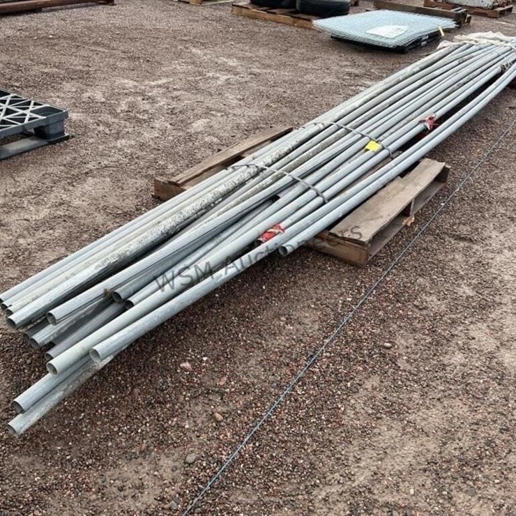 BUNDLE OF GALVANIZED TOP RAIL