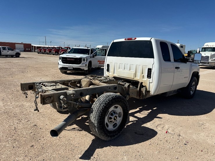2013-chevrolet-silverado-2500hd-image-4